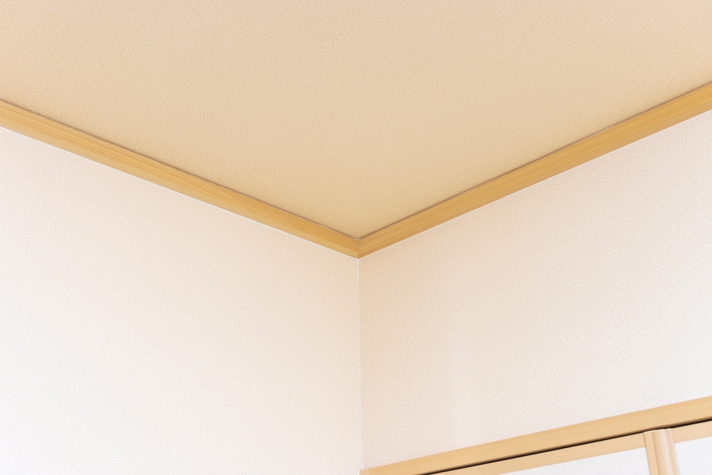 壁紙や天井の角のすき間は内装のコーキングで解決 方法や注意点を紹介 群馬県の外壁コーキング 防水工事のことなら 株式会社hikaru