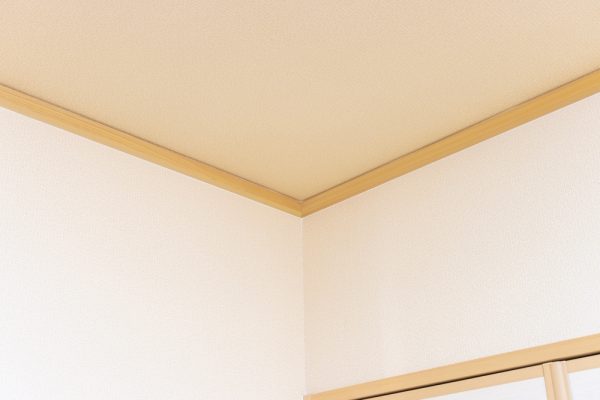 壁紙や天井の角のすき間は内装のコーキングで解決！方法や注意点を紹介サムネイル
