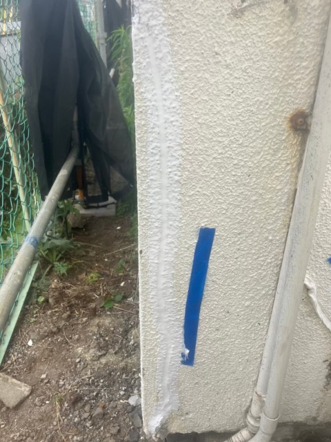 モルタル外壁のクラック補修工事　群馬県伊勢崎市サムネイル
